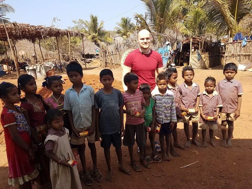 Apostoł Tomasz z dziećmi w Indiach